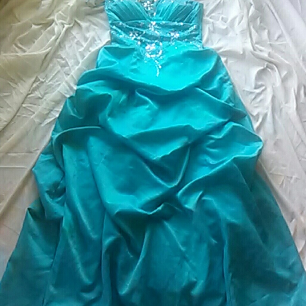 Dress - Picture 5 of 7